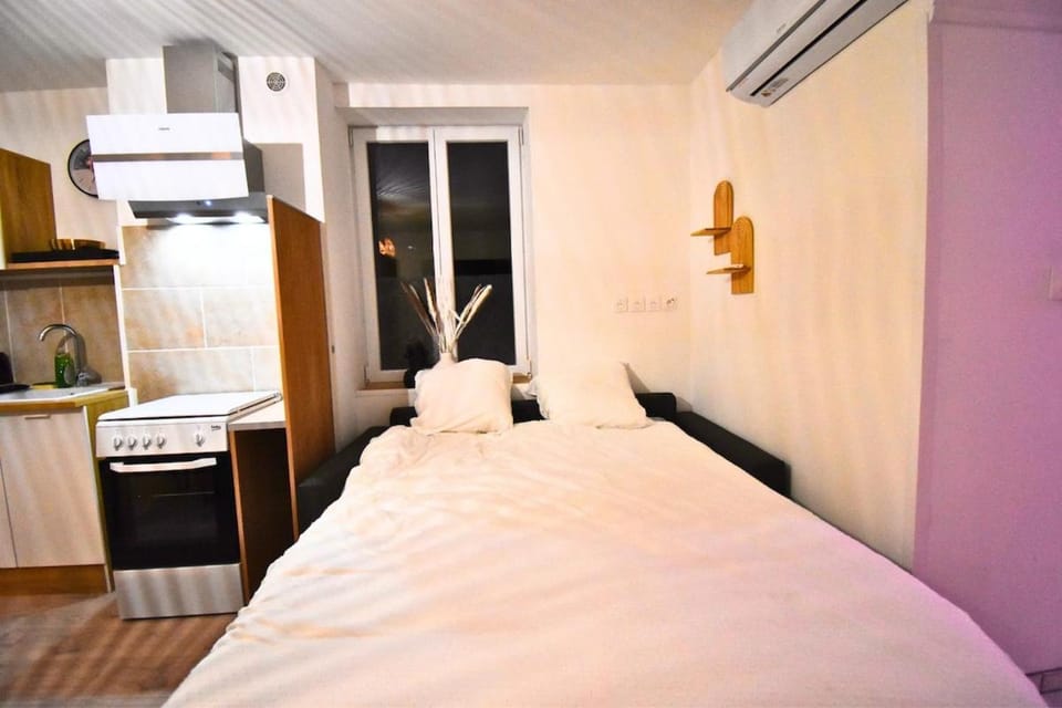 Le Sanctuaire Hirson, Spa Privatif, Sauna Apartment in Wallonia, Belgium
