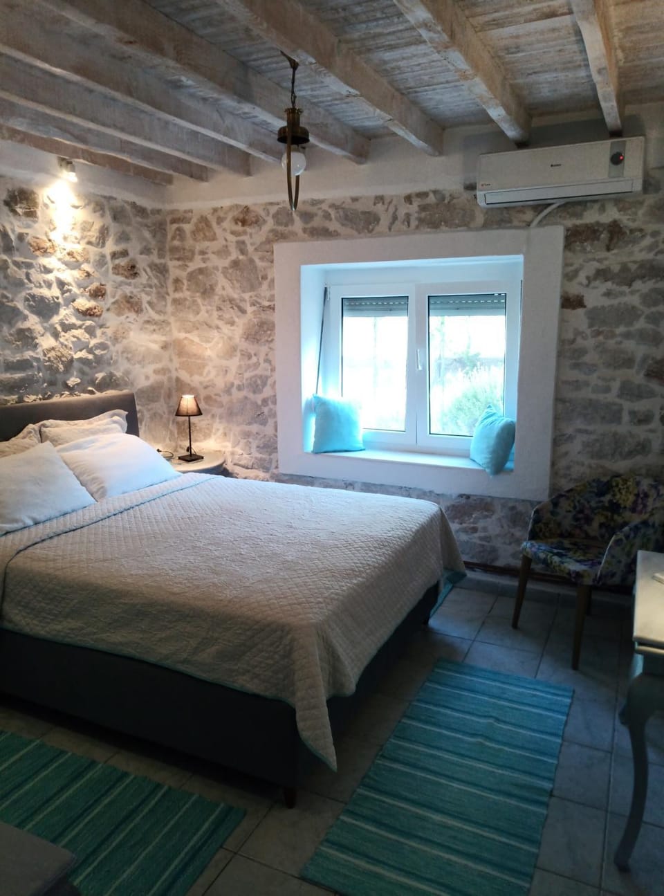 Bed, Photo of the whole room