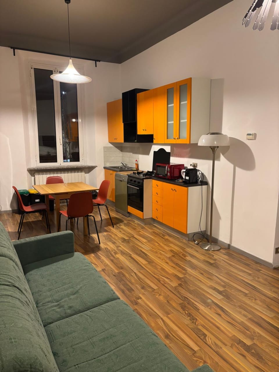 Kitchen or kitchenette, Living room, Seating area, Dining area, oven, stove