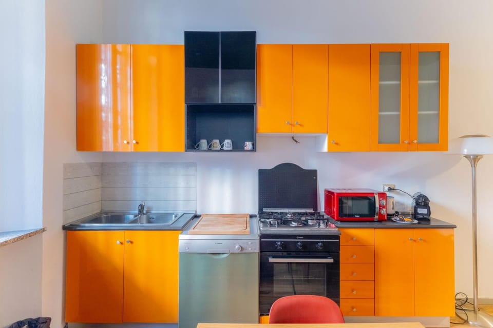 Coffee/tea facilities, Kitchen or kitchenette, dishwasher, oven, stove, kitchen