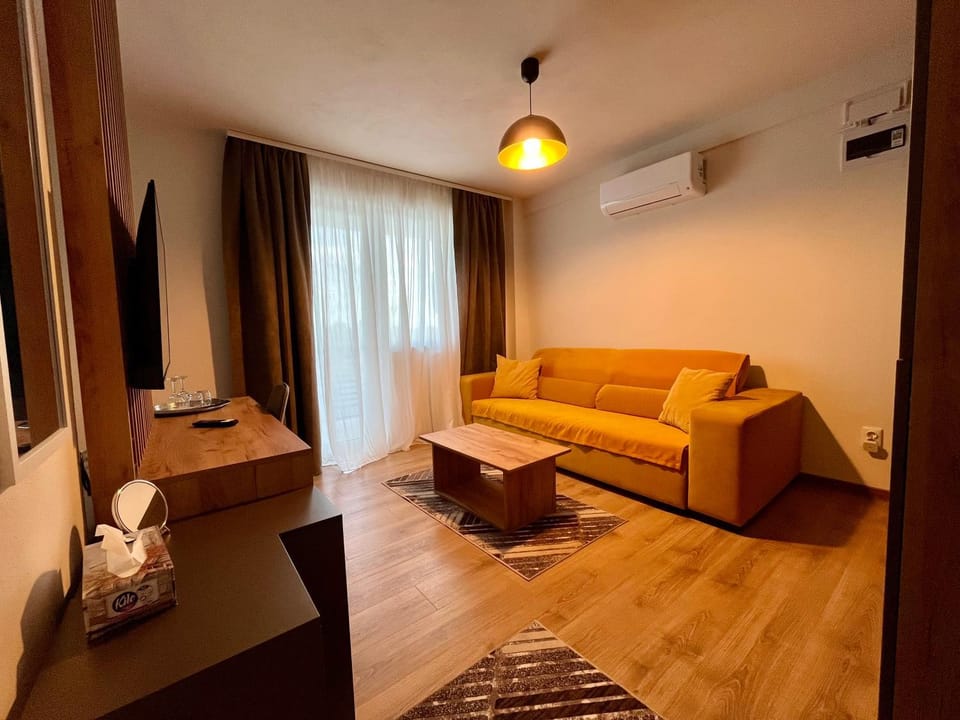TV and multimedia, Living room, Seating area, air conditioner