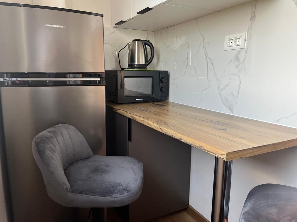 Kitchen or kitchenette, oven