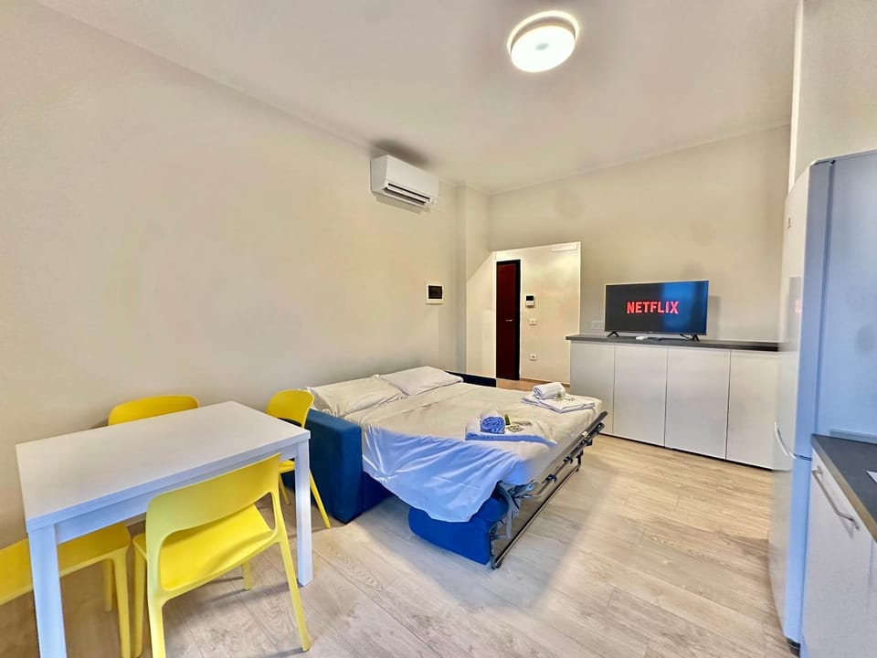 TV and multimedia, Kitchen or kitchenette, oven, air conditioner