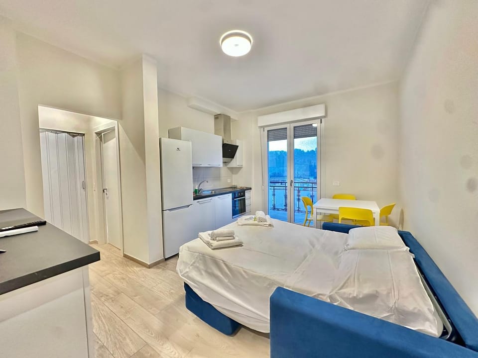 Bed, Kitchen or kitchenette, Living room, Seating area, oven, stove, towels