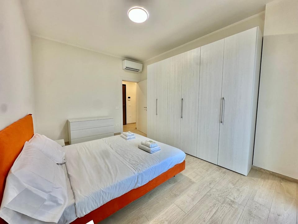 Bed, Photo of the whole room, Bedroom, towels, wardrobe