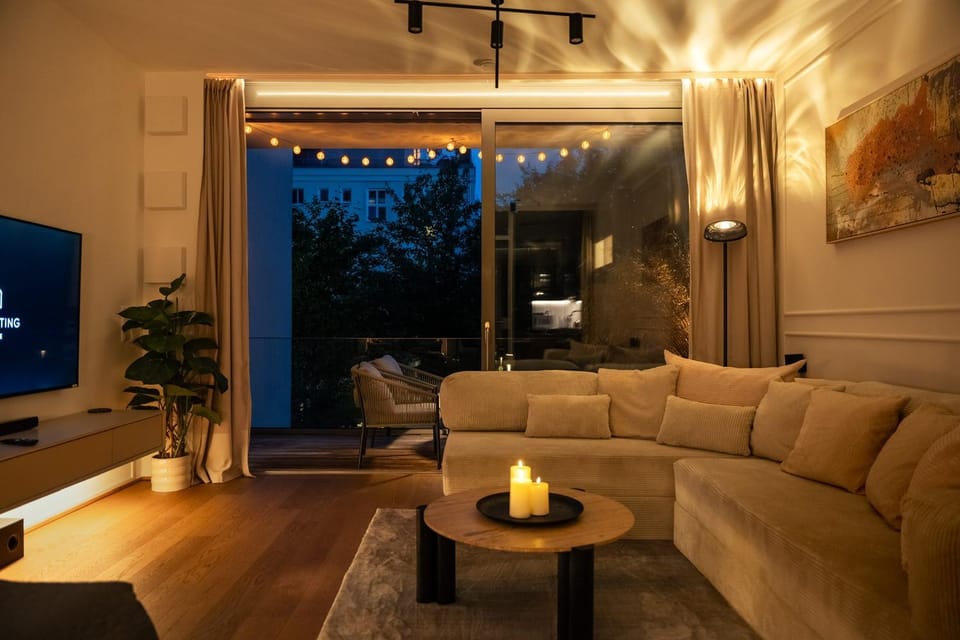 Night, TV and multimedia, Living room
