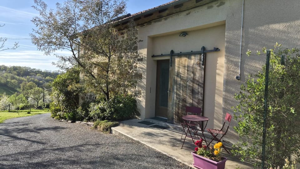 Property building, Patio, Facade/entrance