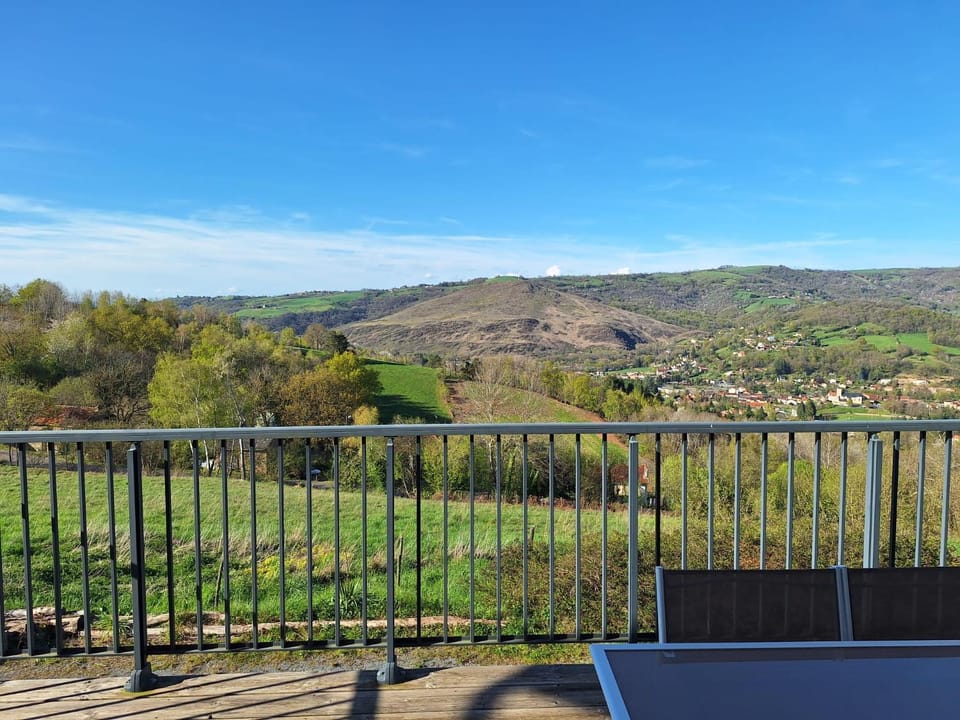 Nearby landmark, Natural landscape, View (from property/room), Balcony/Terrace, Garden view