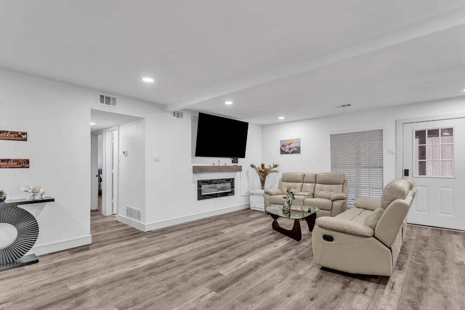 TV and multimedia, Seating area