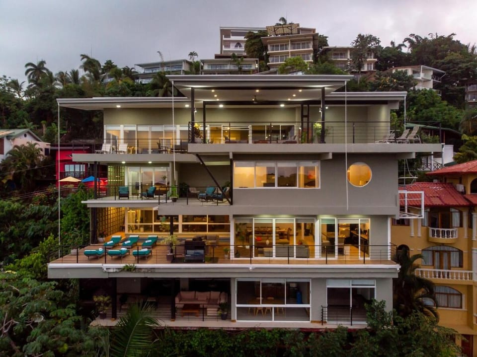 Luxury Ocean View Villa, perfect for MULTI-FAMILY vacations, WEDDINGS and RETREATS Villa in Quepos
