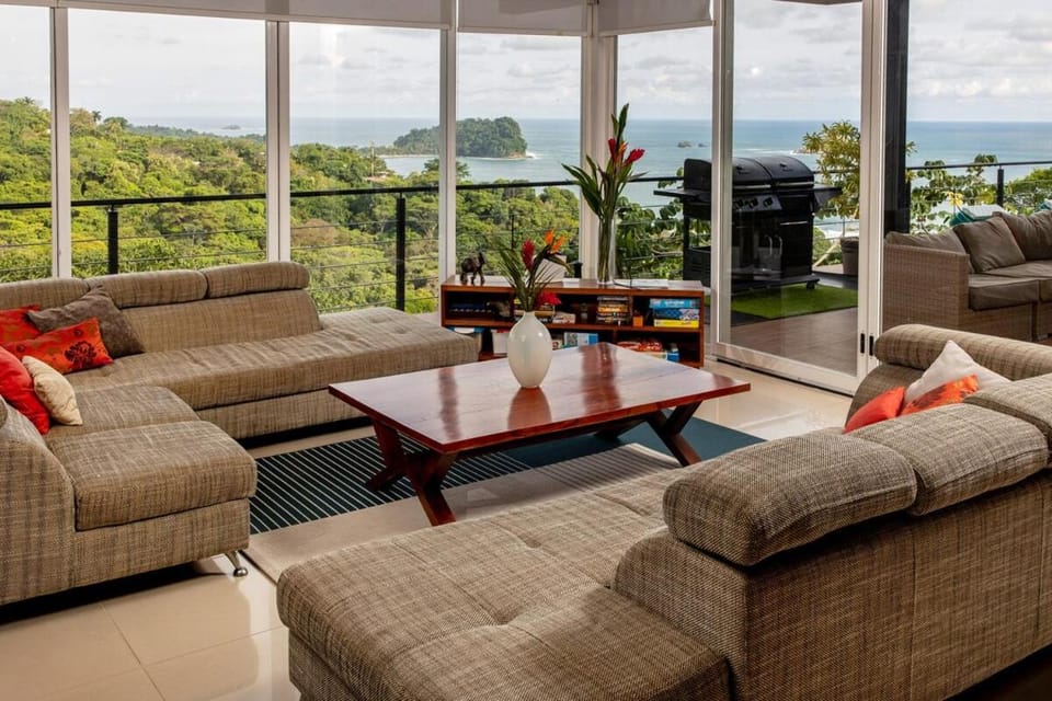 Luxury Ocean View Villa, perfect for MULTI-FAMILY vacations, WEDDINGS and RETREATS Villa in Quepos