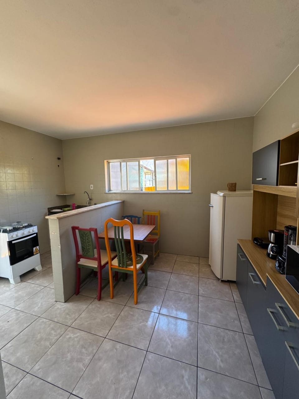 Kitchen or kitchenette, Dining area, oven, stove