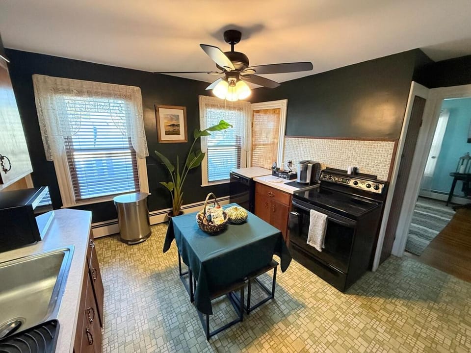 Gallows Hill Guest House Apartment in Peabody