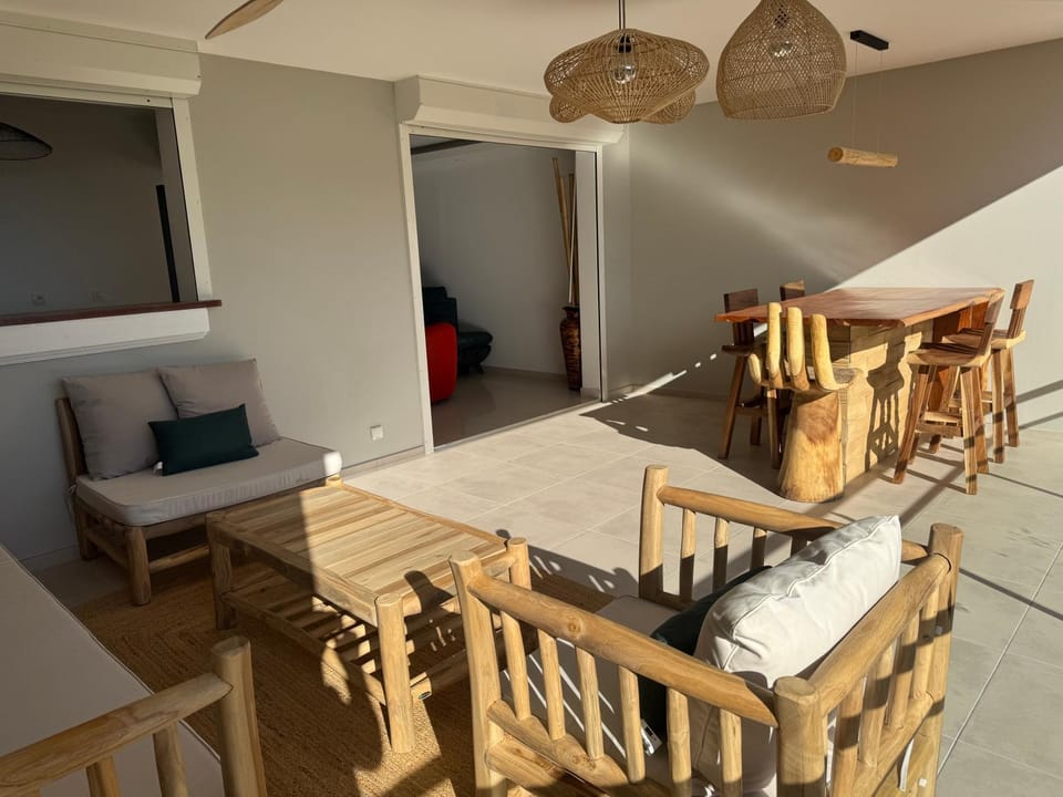 Seating area, Dining area