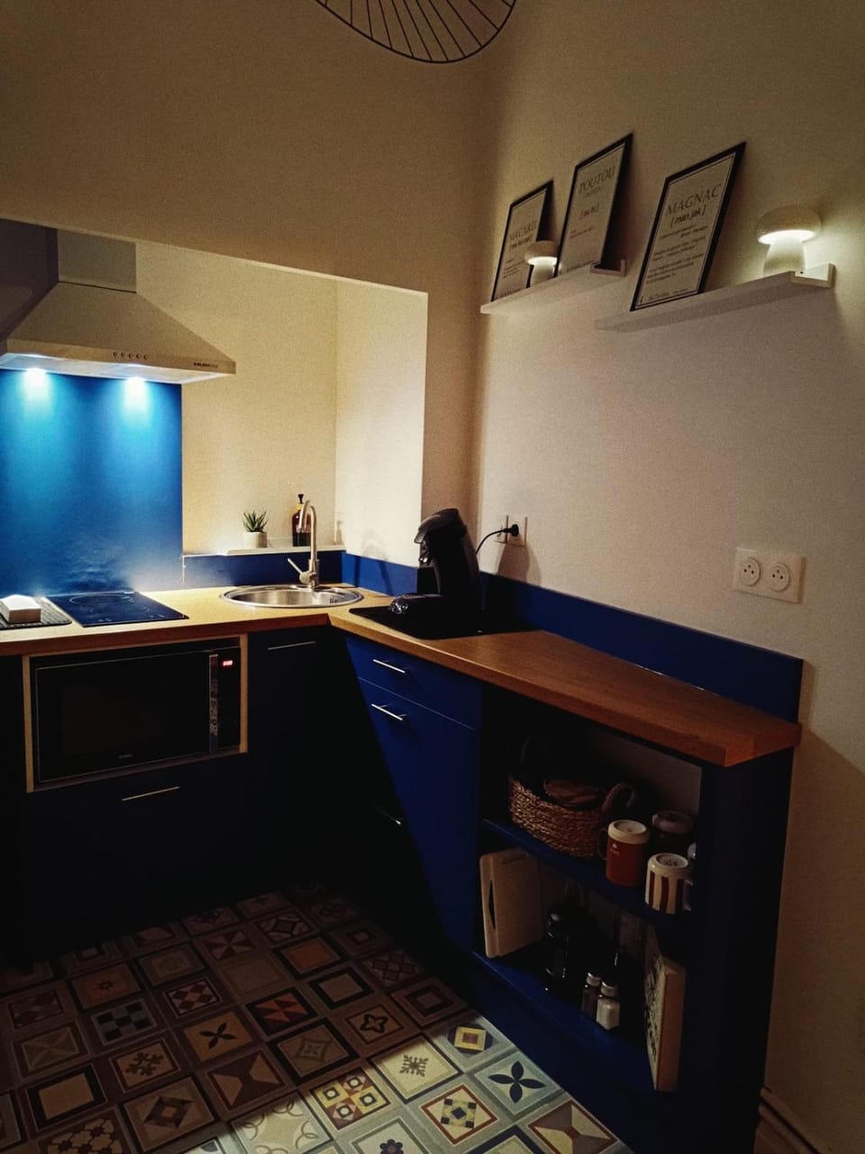 Kitchen or kitchenette