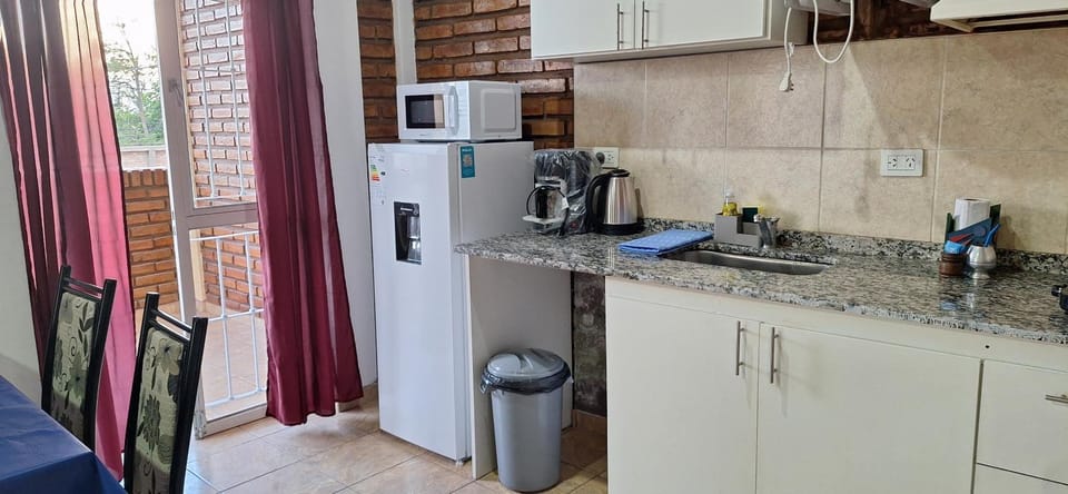 Coffee/tea facilities, Kitchen or kitchenette, oven, stove, toaster