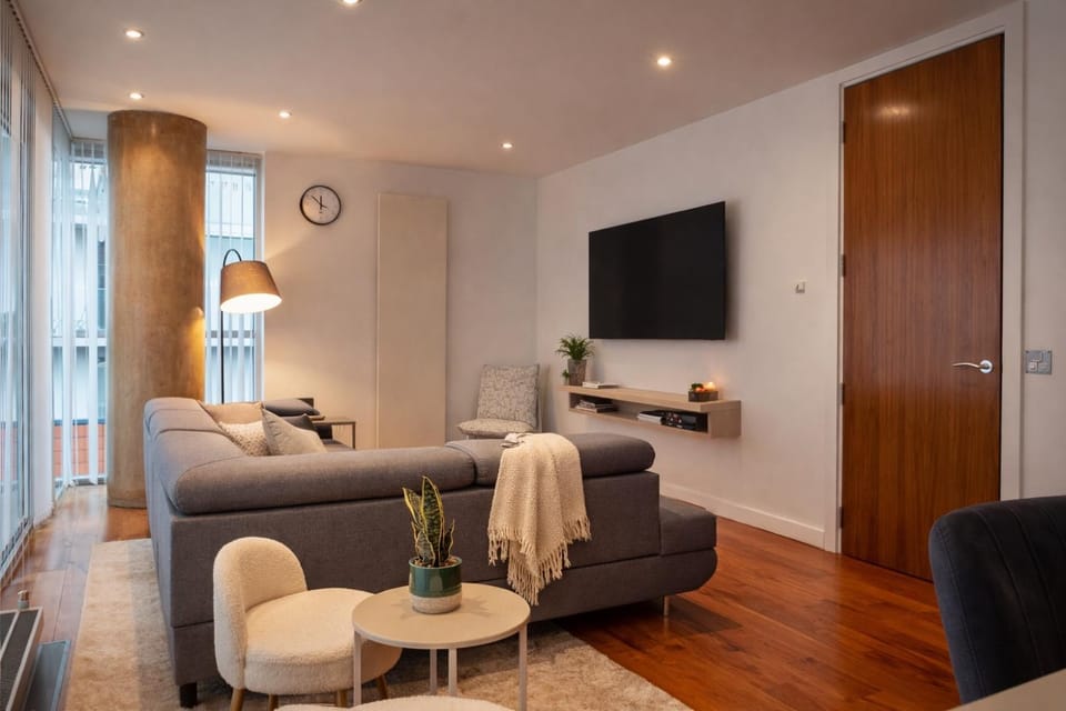 High-End Modern Two-Bedroom Apartment central Apartment in Salford