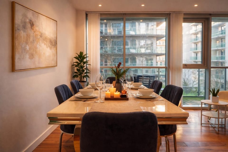 High-End Modern Two-Bedroom Apartment central Apartment in Salford
