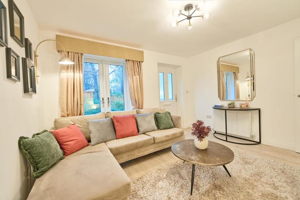 Jubilee View - New! Luxurious Home, Parking Wi-Fi House in Bury