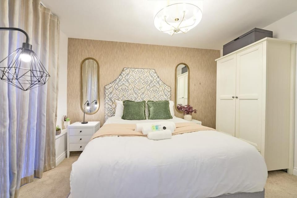 Jubilee View - New! Luxurious Home, Parking Wi-Fi House in Bury