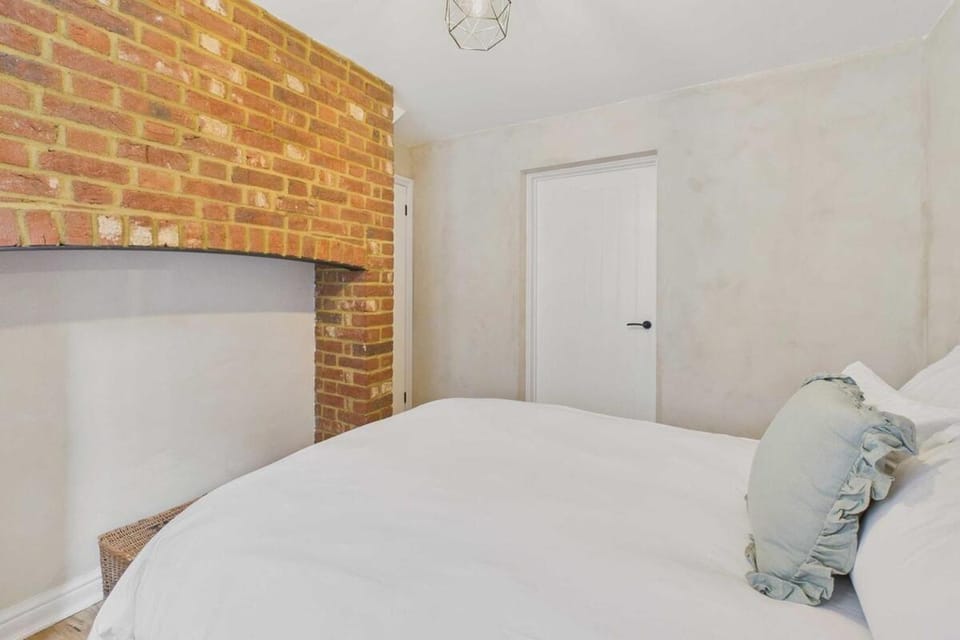 Heritage 1-Bed - Sleeps 3 - Gated Parking - Fast WiFi Apartment in Bedford