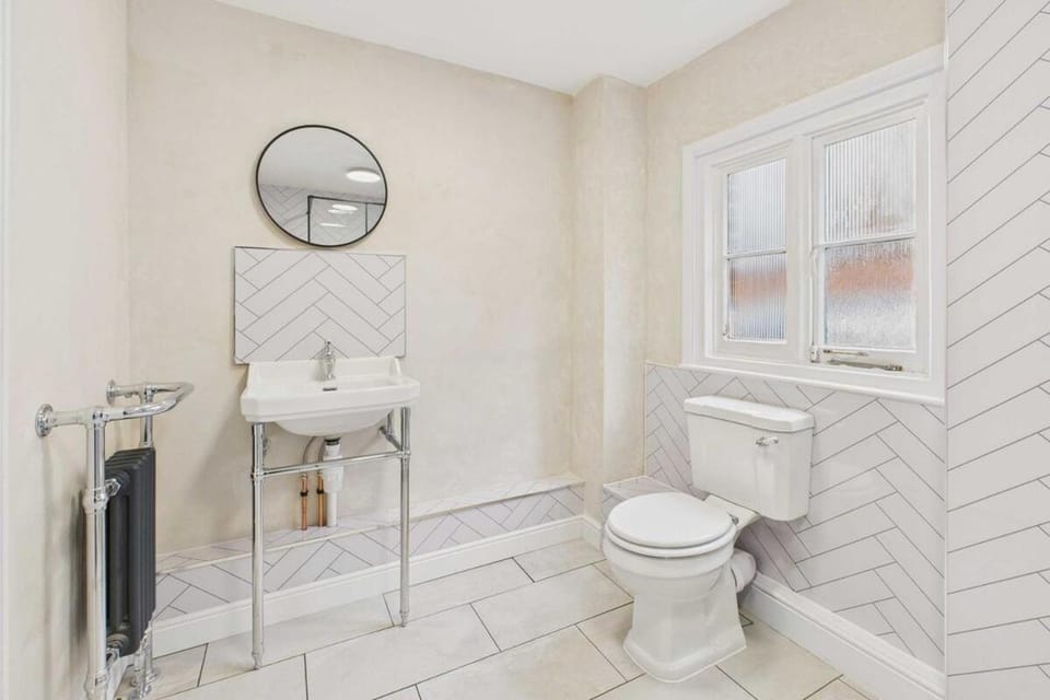 Heritage 1-Bed - Sleeps 3 - Gated Parking - Fast WiFi Apartment in Bedford