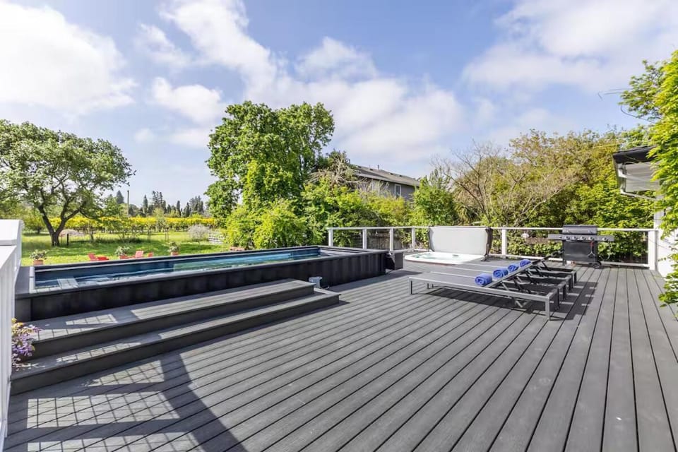 Sonoma Country Escape - Pool, Hot Tub, Bocce and Garden House in Napa Valley