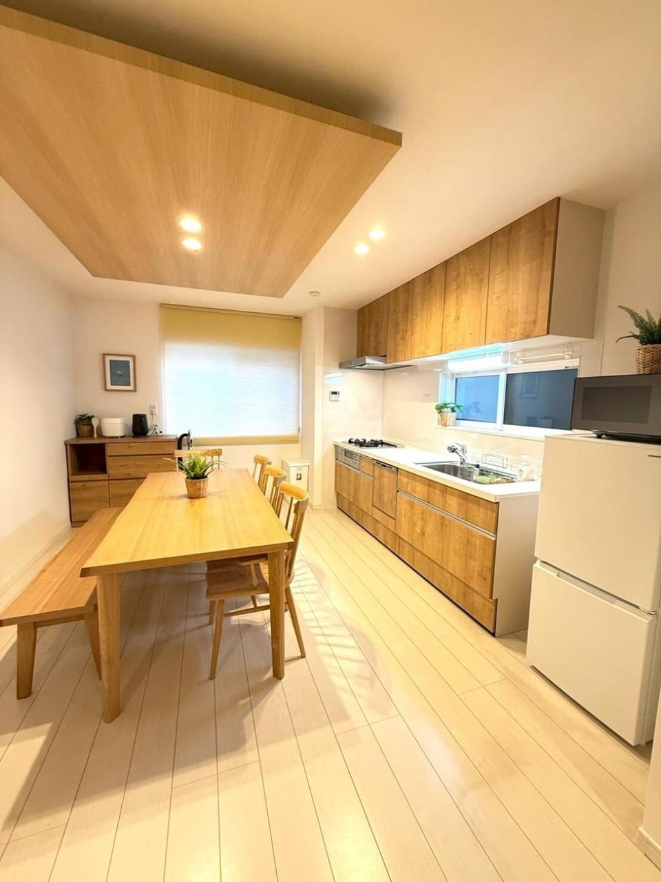 Kitchen or kitchenette, Dining area