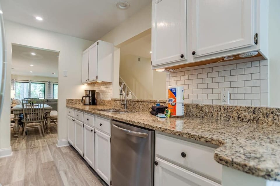 Updated 2BR Tennismaster-Pool, Free Beach Shuttle Villa in Hilton Head Island