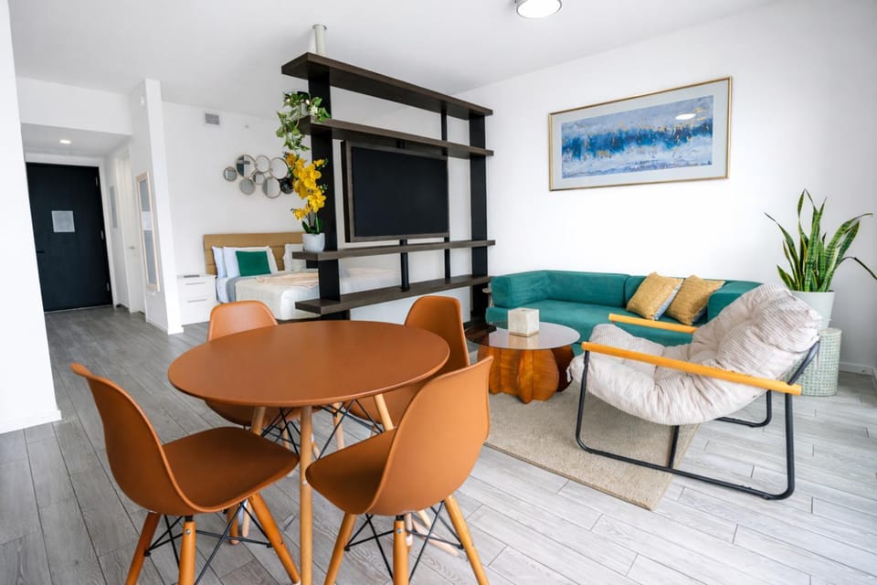 Seating area, Dining area