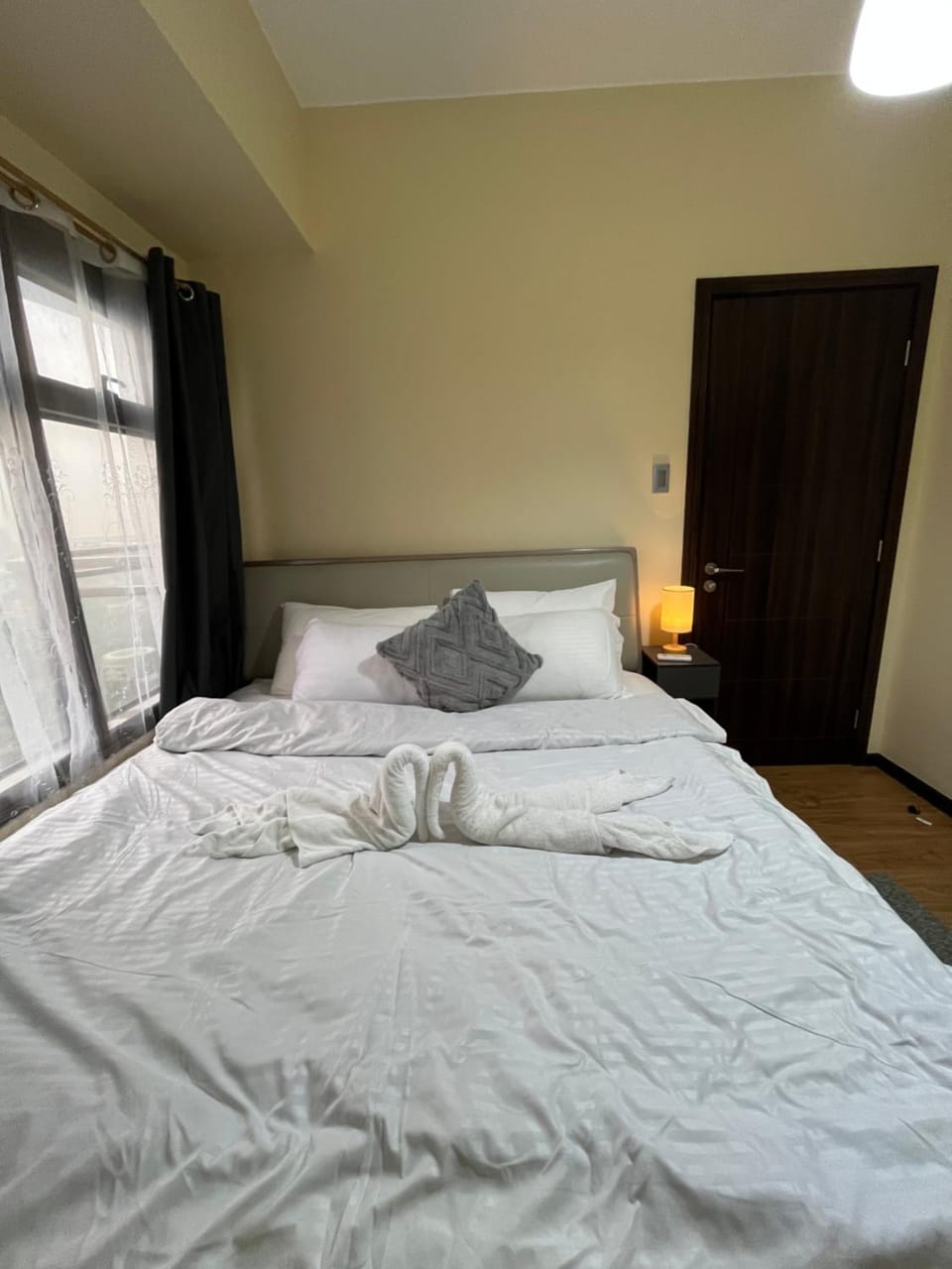 Bed, Photo of the whole room, Bedroom, towels
