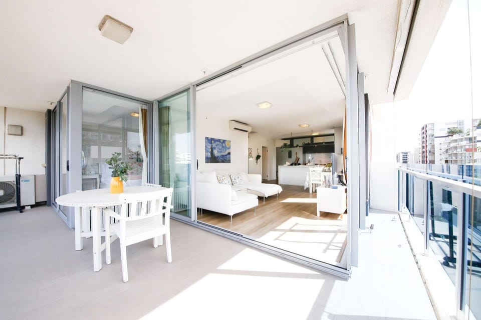 Family-Friendly 2BRWalk to River & Shops Pool&Gym Apartment in Brisbane