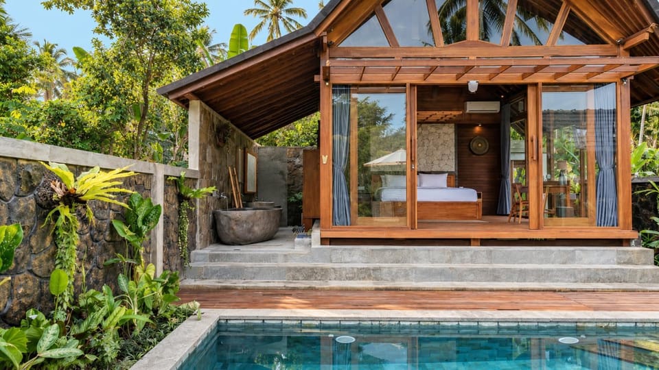Property building, Garden, Swimming pool