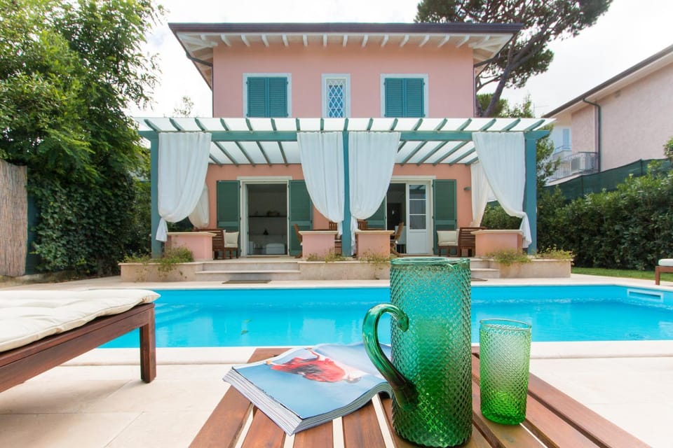 Swimming pool, Swimming pool