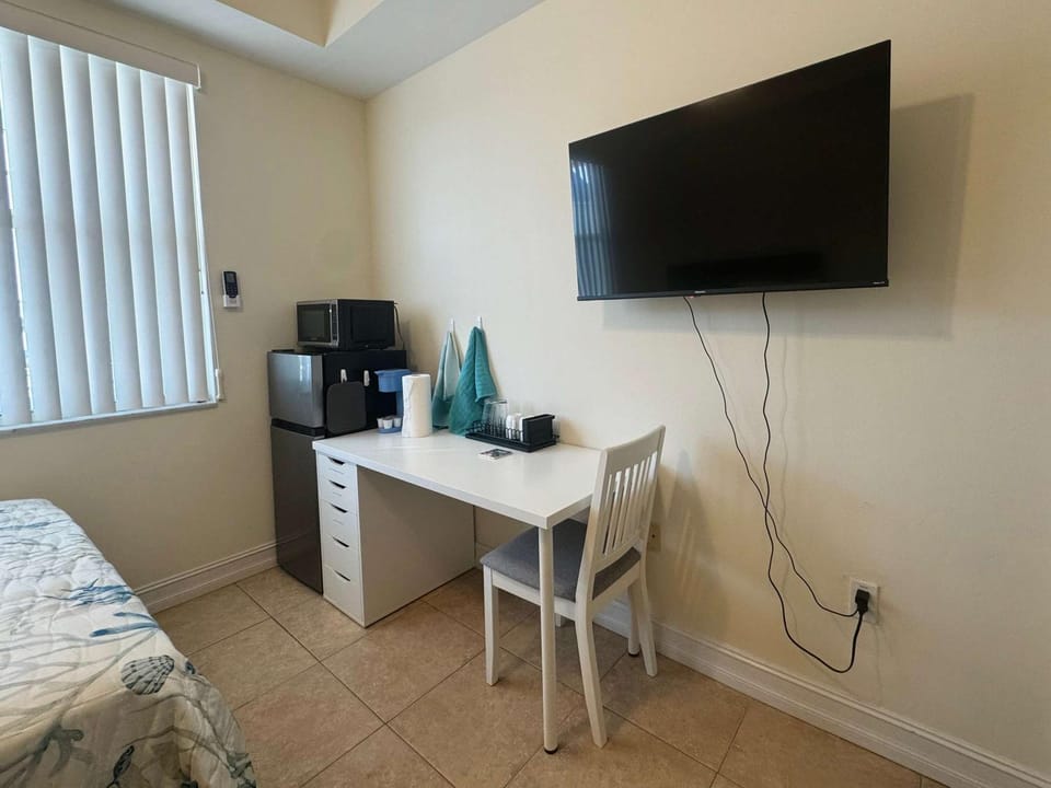 NEW Beach Getaway Queen Studio near Naples Inn in Bonita Springs