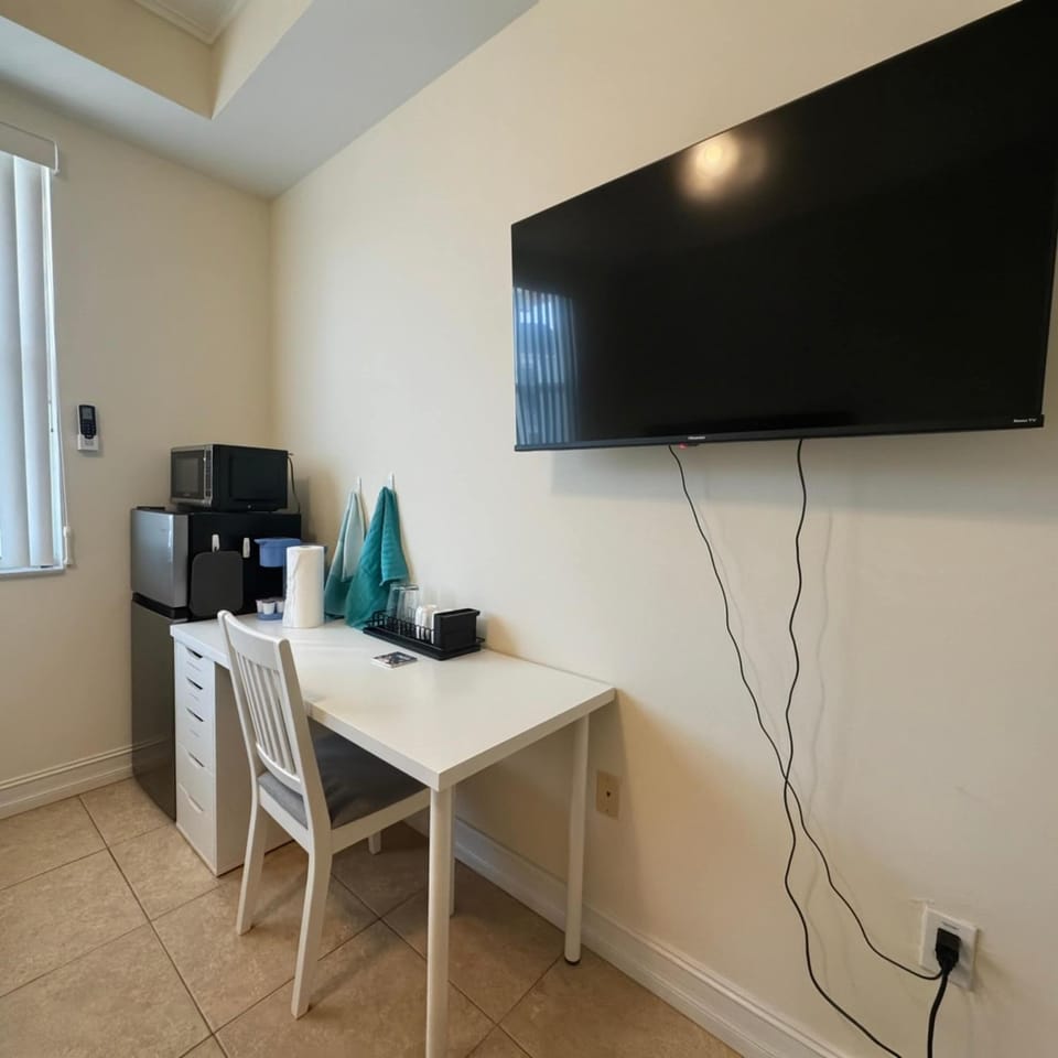 NEW Beach Getaway Queen Studio near Naples Inn in Bonita Springs