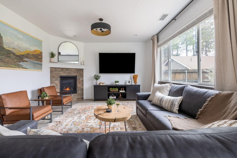 5BR Flagstaff Forest Home Mountain Retreat House in Flagstaff