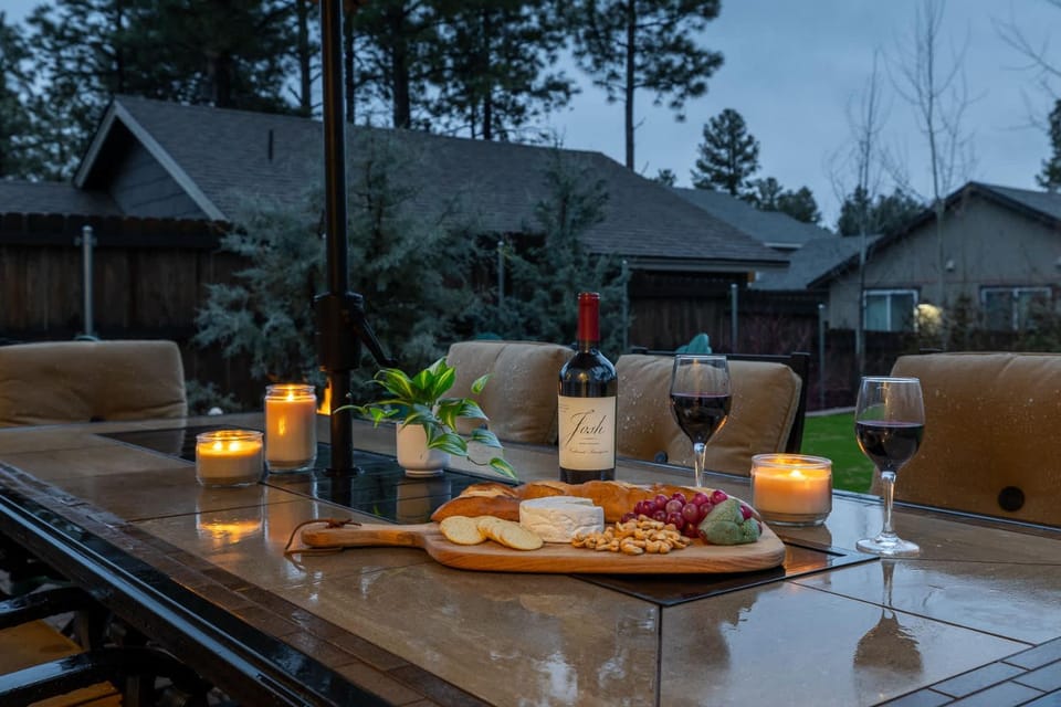 5BR Flagstaff Forest Home Mountain Retreat House in Flagstaff