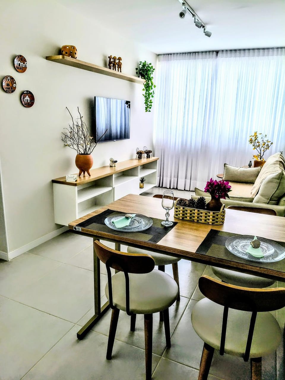 Communal lounge/ TV room, TV and multimedia, Living room, Dining area