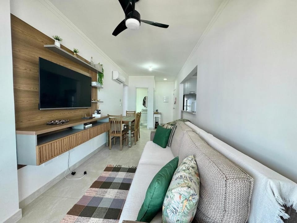 Aconchego do Caiçara Frente Mar Vista Mar Pé na Areia Wi-Fi Varanda Gourmet Cozinha Completa 2 Banheiros 1 Vaga Garagem Apto Novo Perto Feirinha do Caiçara Apartment in State of São Paulo