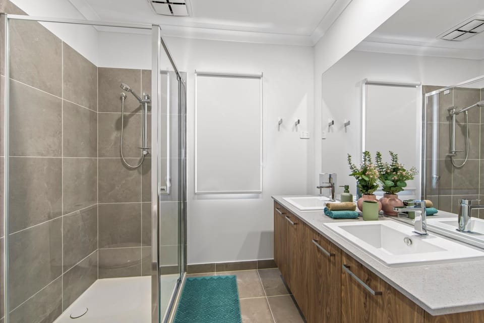 Chic New BBQ Bright Aircon WiFi Laundry Airport House in Melbourne