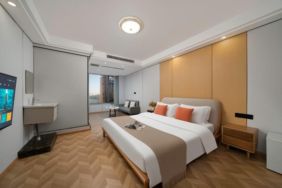 TV and multimedia, Photo of the whole room, Bedroom