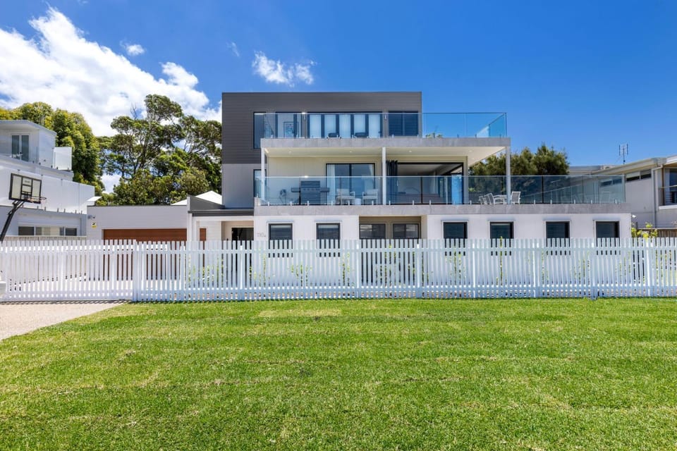 Bellagio - Swimming Pool with Ocean Views House in Callala Bay