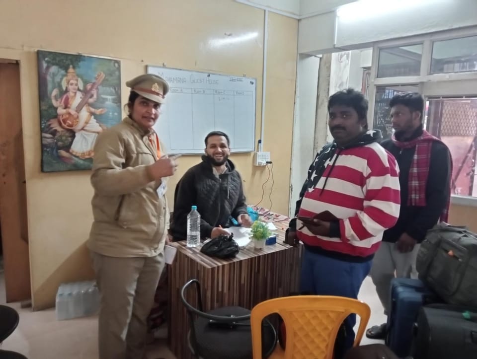 Teerthraj guest house Hostel in Uttar Pradesh