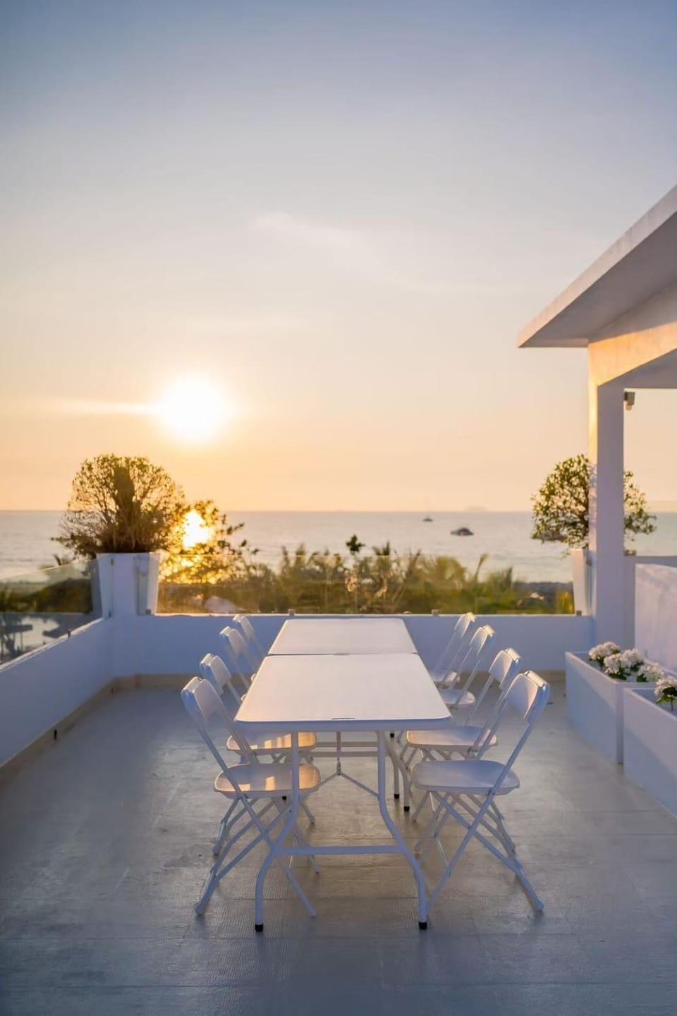 Patio, Natural landscape, View (from property/room), Balcony/Terrace, Dining area, Sea view