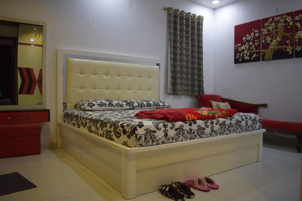 Shower, Bed, Kitchen or kitchenette, Photo of the whole room, Bedroom, bidet, internet, wedding