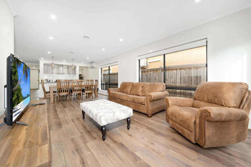 Happy Cozy Convenient 4BR, Breezy, Near Mall, Park House in Berwick