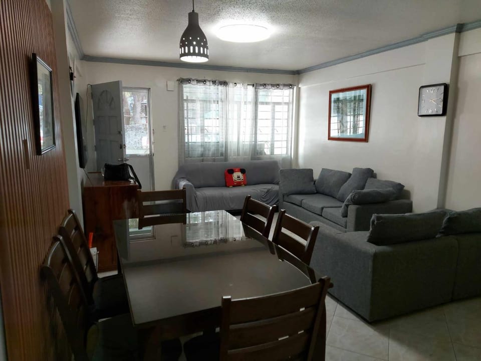 Stay Along the Road House in Baguio