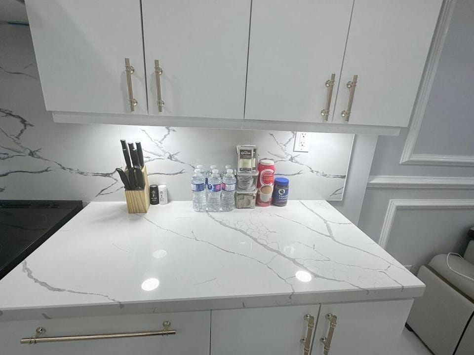 Spacious 2 Bedroom, 1 Bathroom Luxury Apartment Apartment in Halton Hills