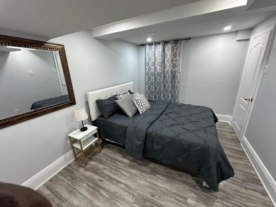 Spacious 2 Bedroom, 1 Bathroom Luxury Apartment Apartment in Halton Hills